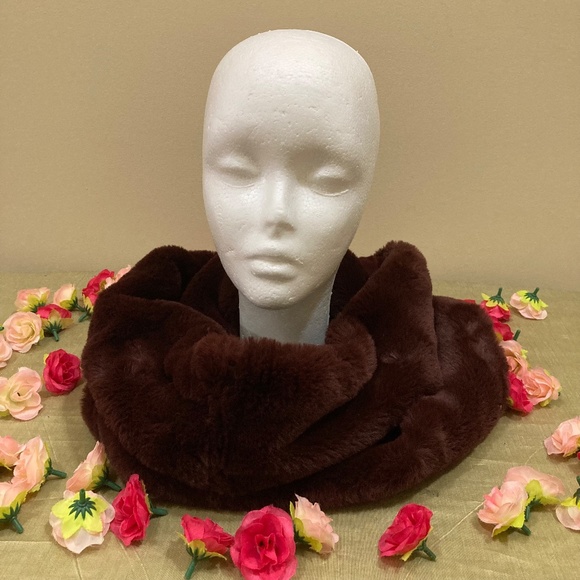2 for 1! Lane Bryant Faux Fur Infinity Scarves, Burgundy and Teal (NWT) - Picture 11 of 13